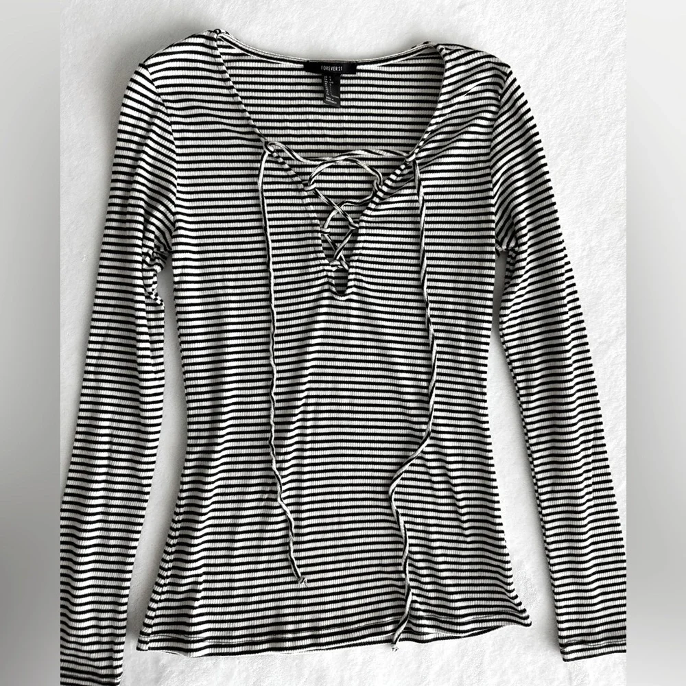Forever 21 Top - Picture 4 of 5